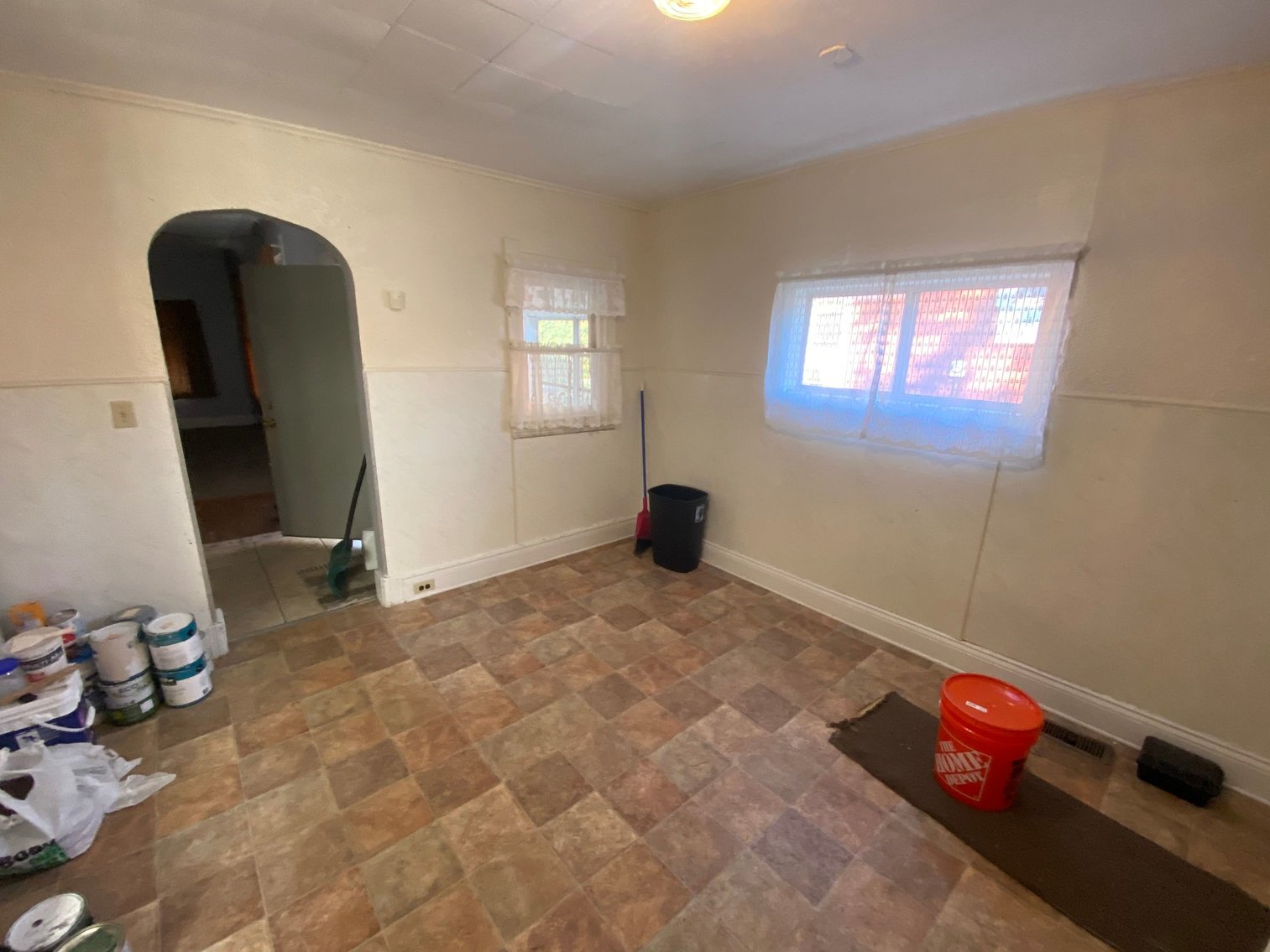 Image for ABSOLUTE AUCTION! - 605 Cincinnati Street