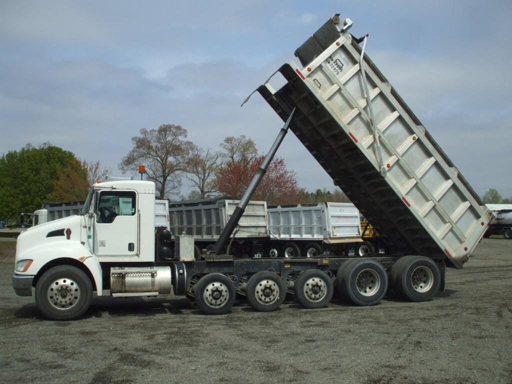 Image for Public Virtual Equipment Auction: Lot 406 - 2012 Kenworth T370 Truck