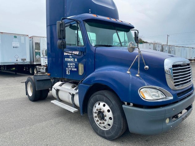 Image for Public Virtual Equipment Auction: Lot 408 - 2006 Freightliner Columbia 120 Truck