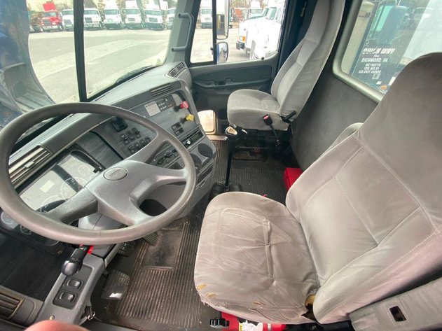 Image for Public Virtual Equipment Auction: Lot 408 - 2006 Freightliner Columbia 120 Truck