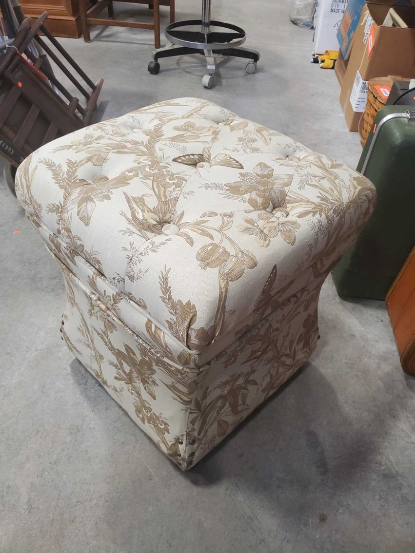 Image for Cub Cadet rider,Furniture, Collectibles, Household-New building south