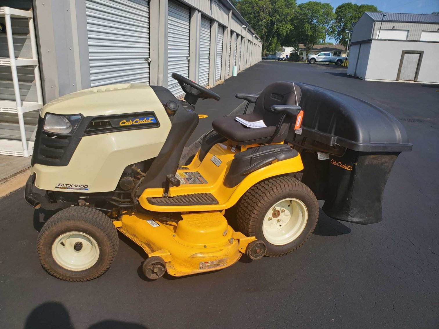 Image for Cub Cadet rider,Furniture, Collectibles, Household-New building south