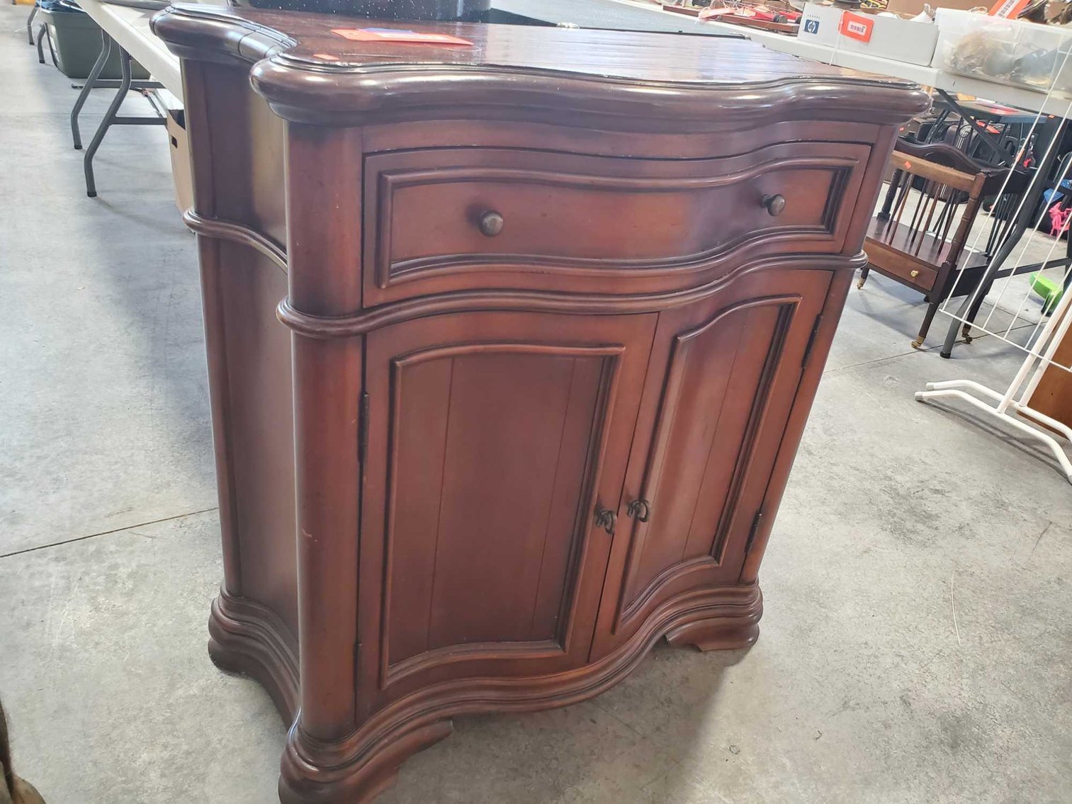 Image for Furniture, Collectibles, Household-New building north