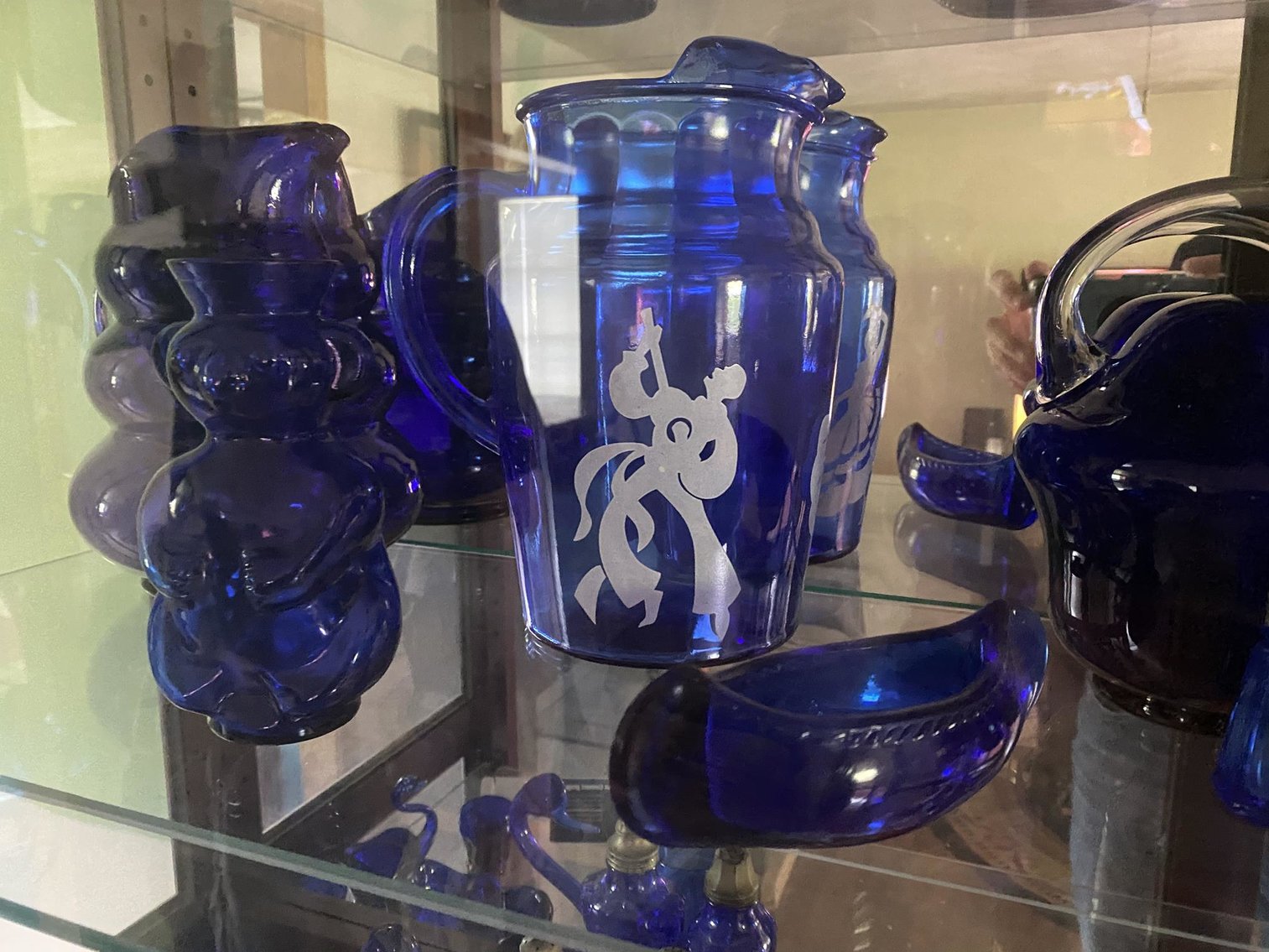 Image for Jacuzzi, Like-New Appliances, Antique & Modern Furniture, & more