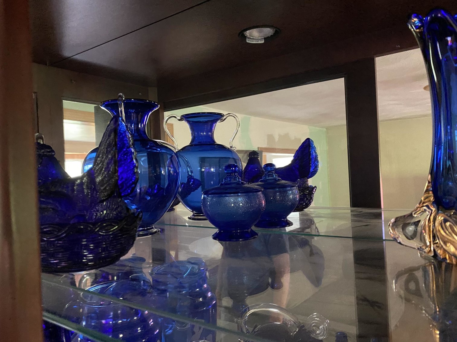 Image for Jacuzzi, Like-New Appliances, Antique & Modern Furniture, & more