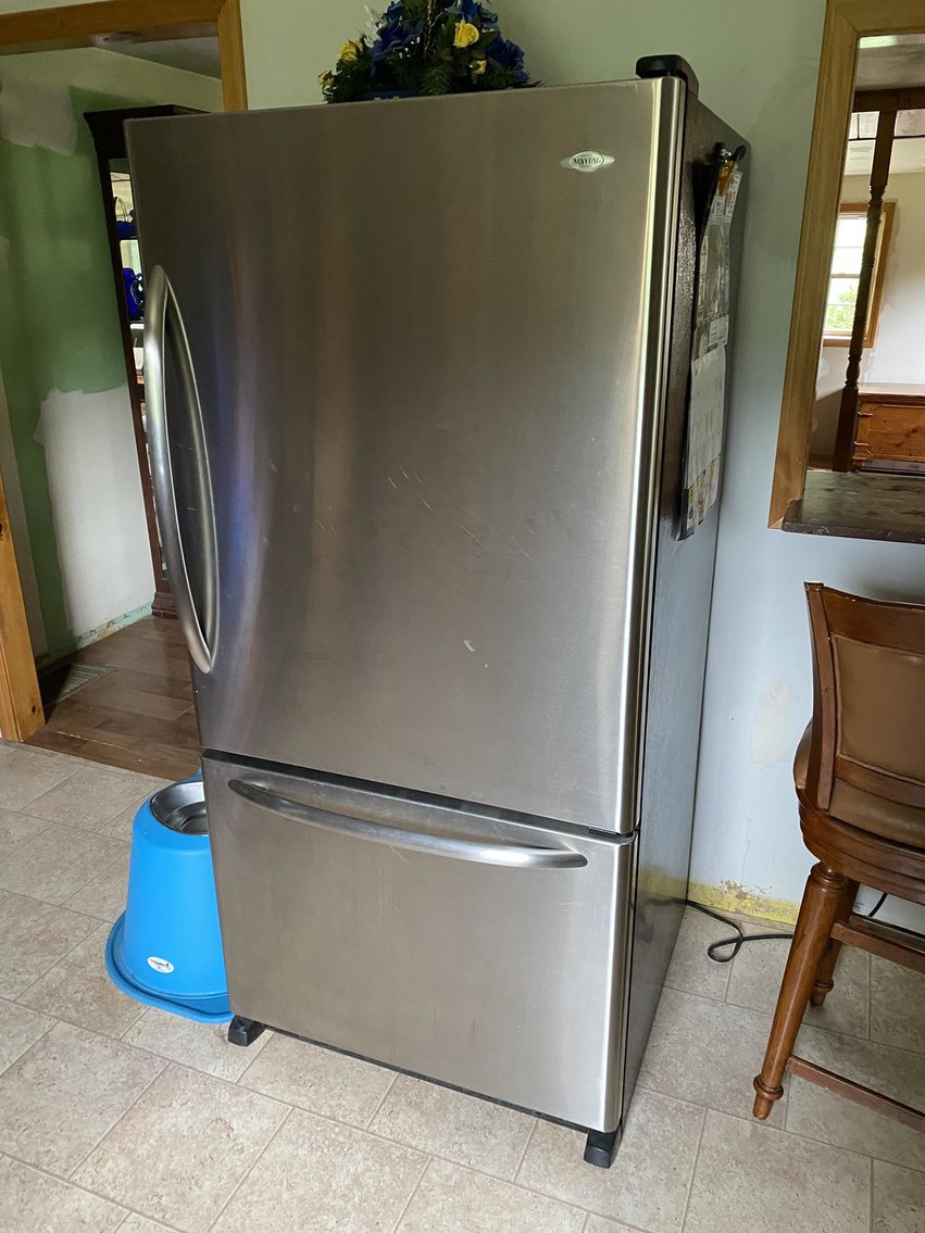 Image for Jacuzzi, Like-New Appliances, Antique & Modern Furniture, & more