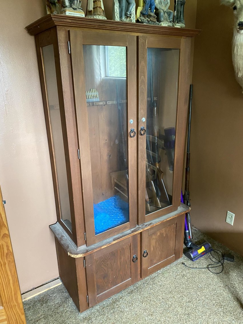 Image for Jacuzzi, Like-New Appliances, Antique & Modern Furniture, & more