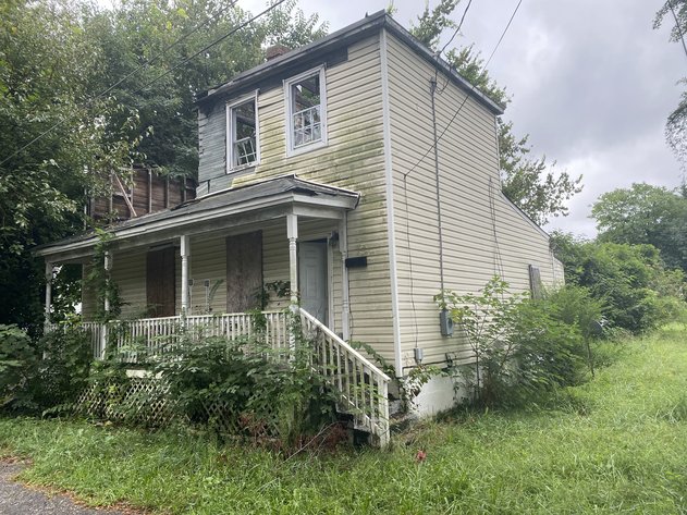Image for Flip This House! 4 BR / 3 BA Single Family Home in Historic Petersburg – Large Front Porch - Cuthbert Subdivision – 20 Spruce St., Petersburg, VA 23803