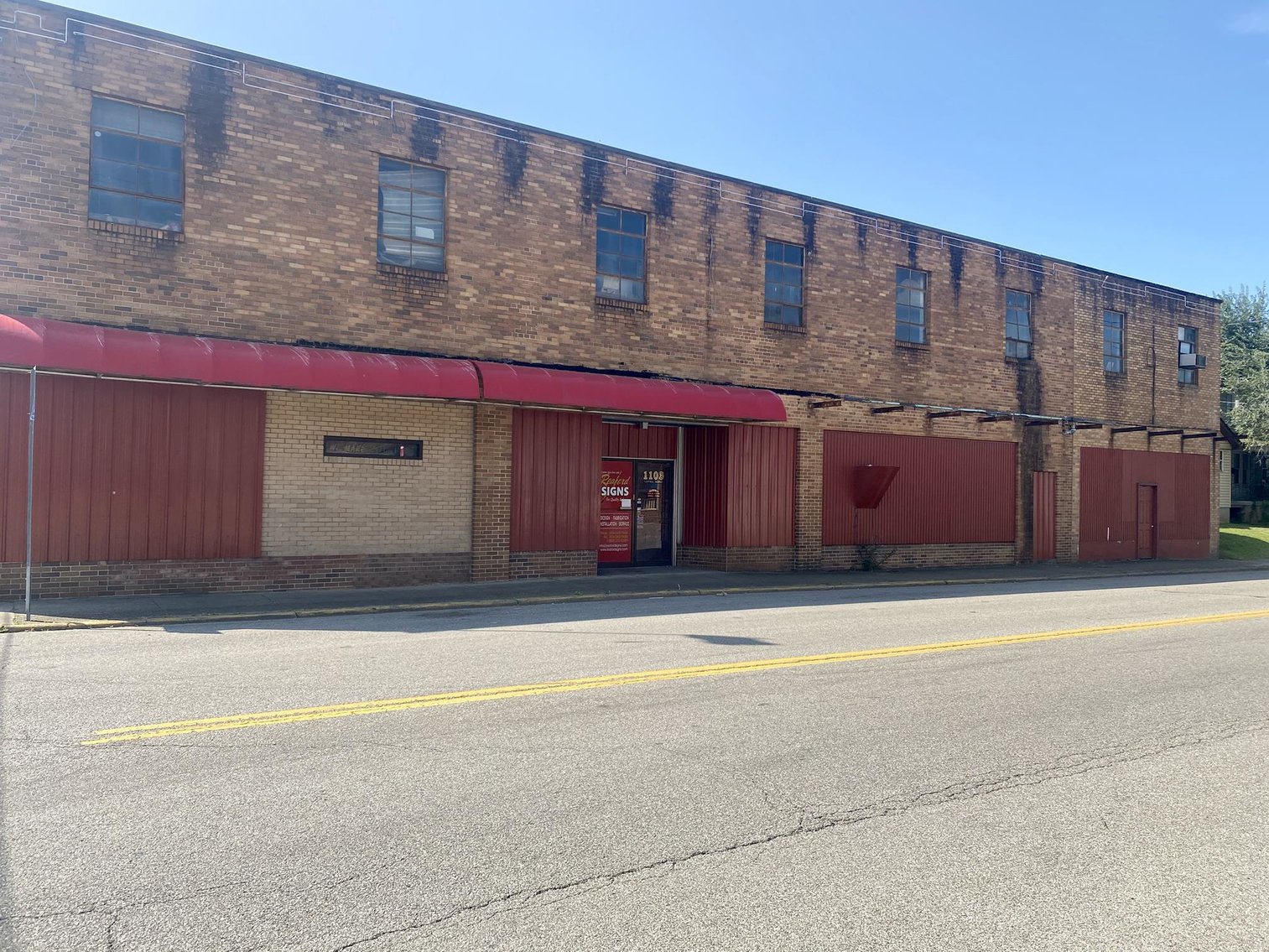 Multipurpose Commercial Building Sold to the Highest Bidder