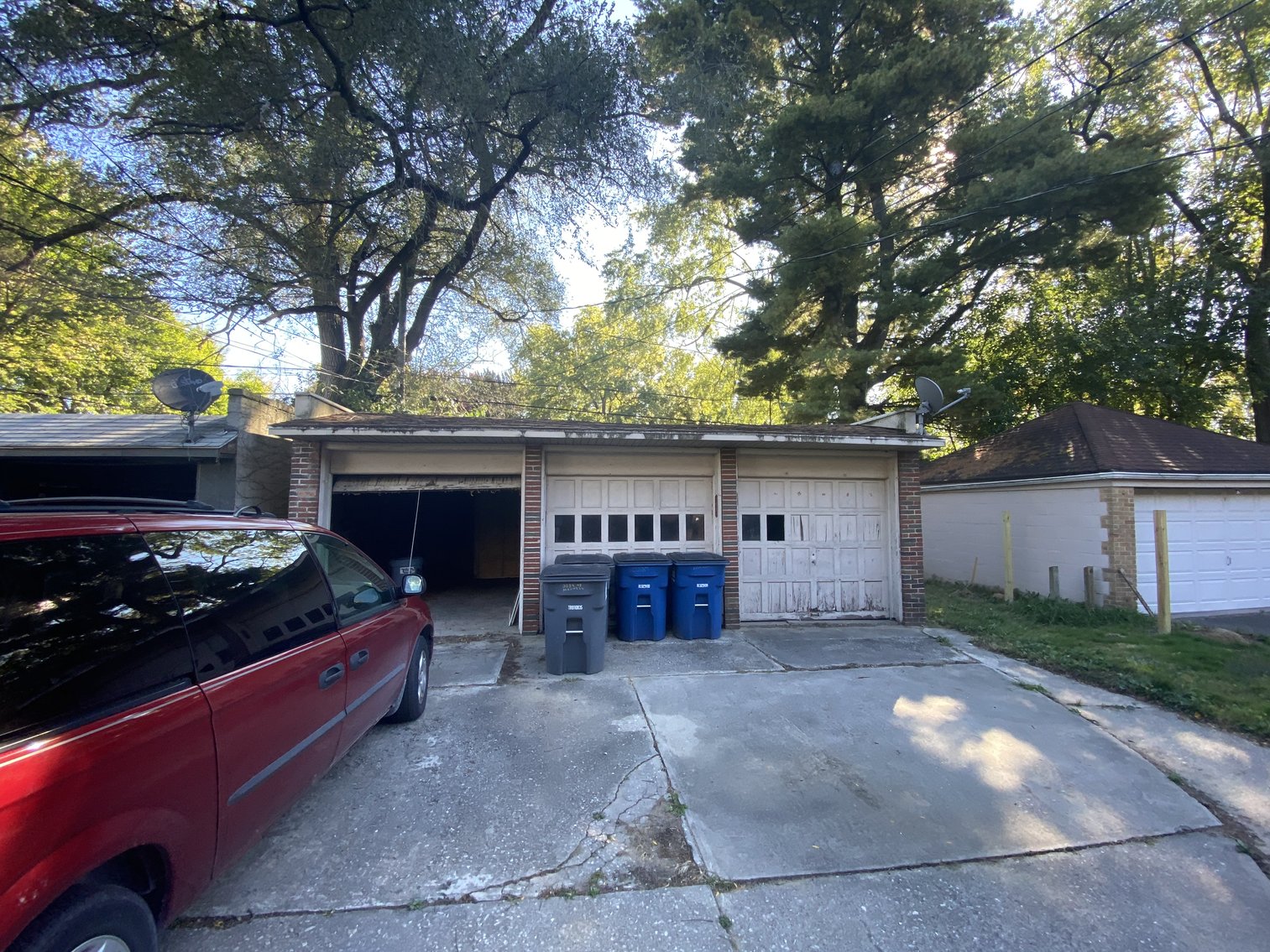 MINIMUM BID AUCTION 49,900! 3534 Maxwell Rd