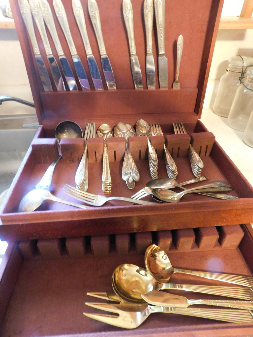 Image for Suzuki Sx4, Antique Furniture, Jewelry and More!