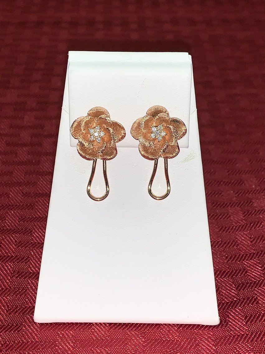 Image for Suzuki Sx4, Antique Furniture, Jewelry and More!