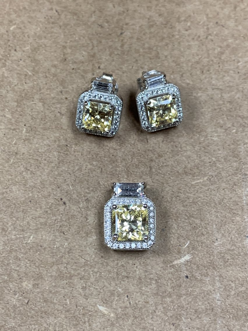 Image for Suzuki Sx4, Antique Furniture, Jewelry and More!