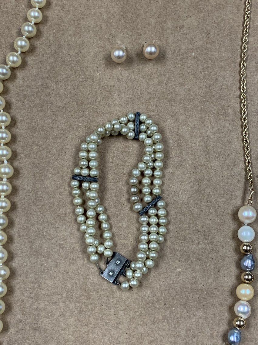 Image for Suzuki Sx4, Antique Furniture, Jewelry and More!