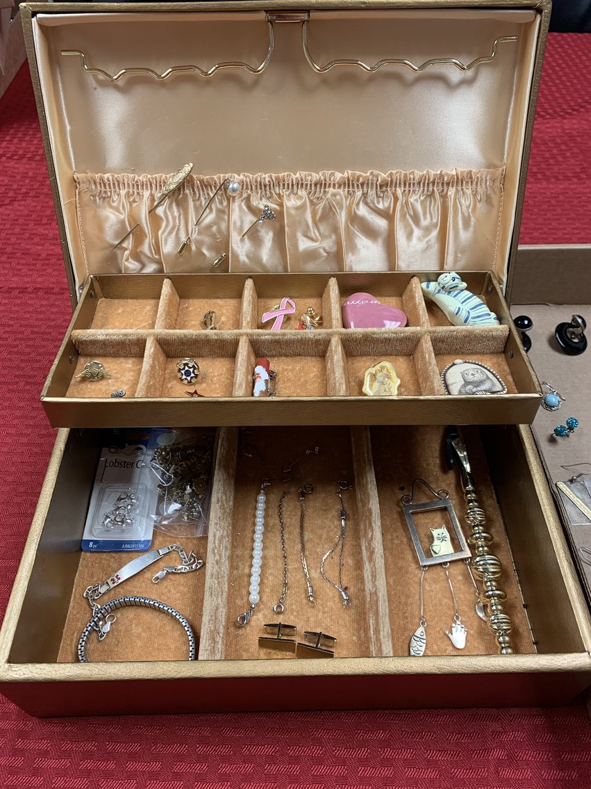 Image for Suzuki Sx4, Antique Furniture, Jewelry and More!