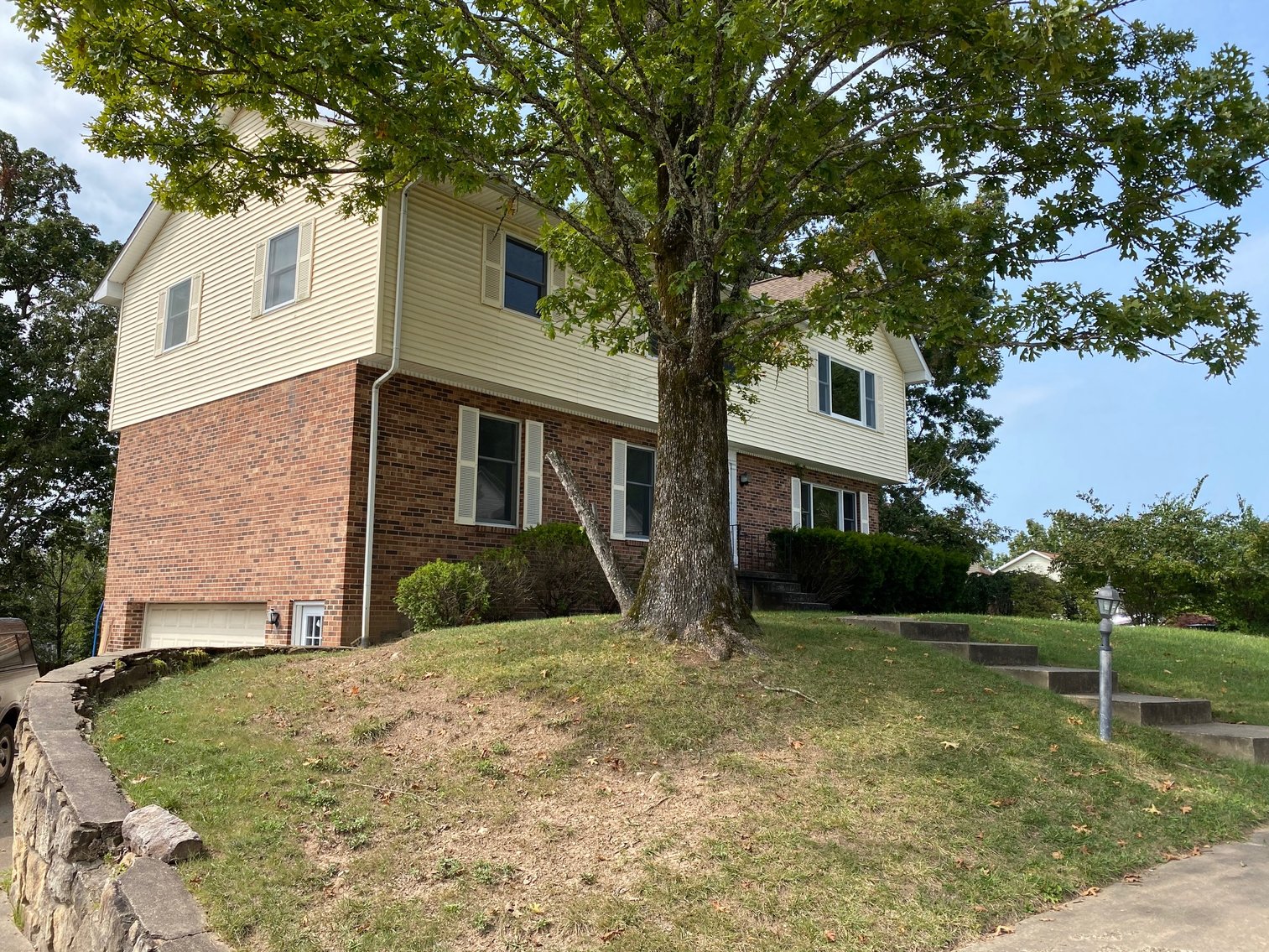 5 Bedroom Colonial in South Hills