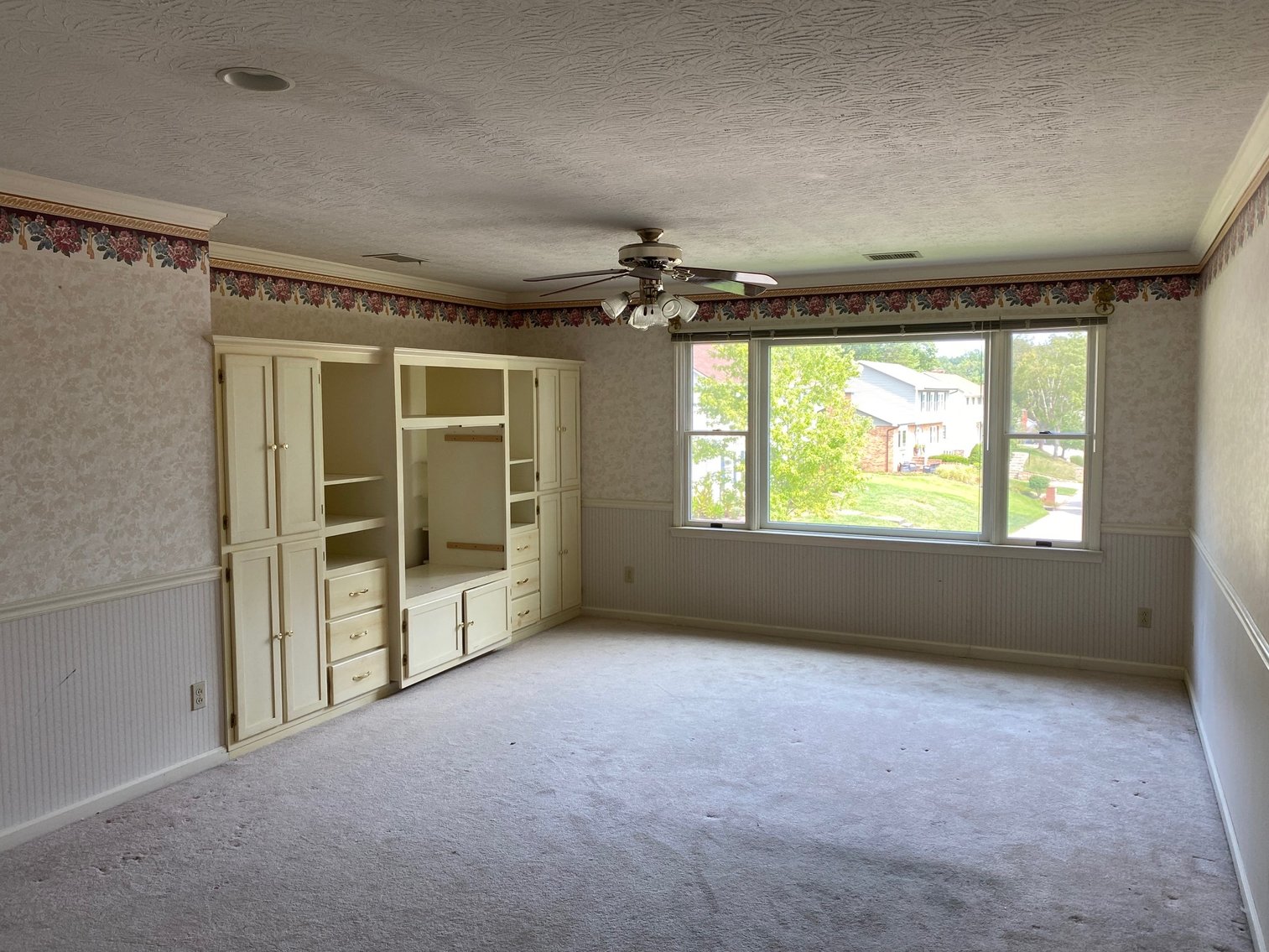 Image for SOLD $221,100 - 5 Bedroom Colonial in South Hills