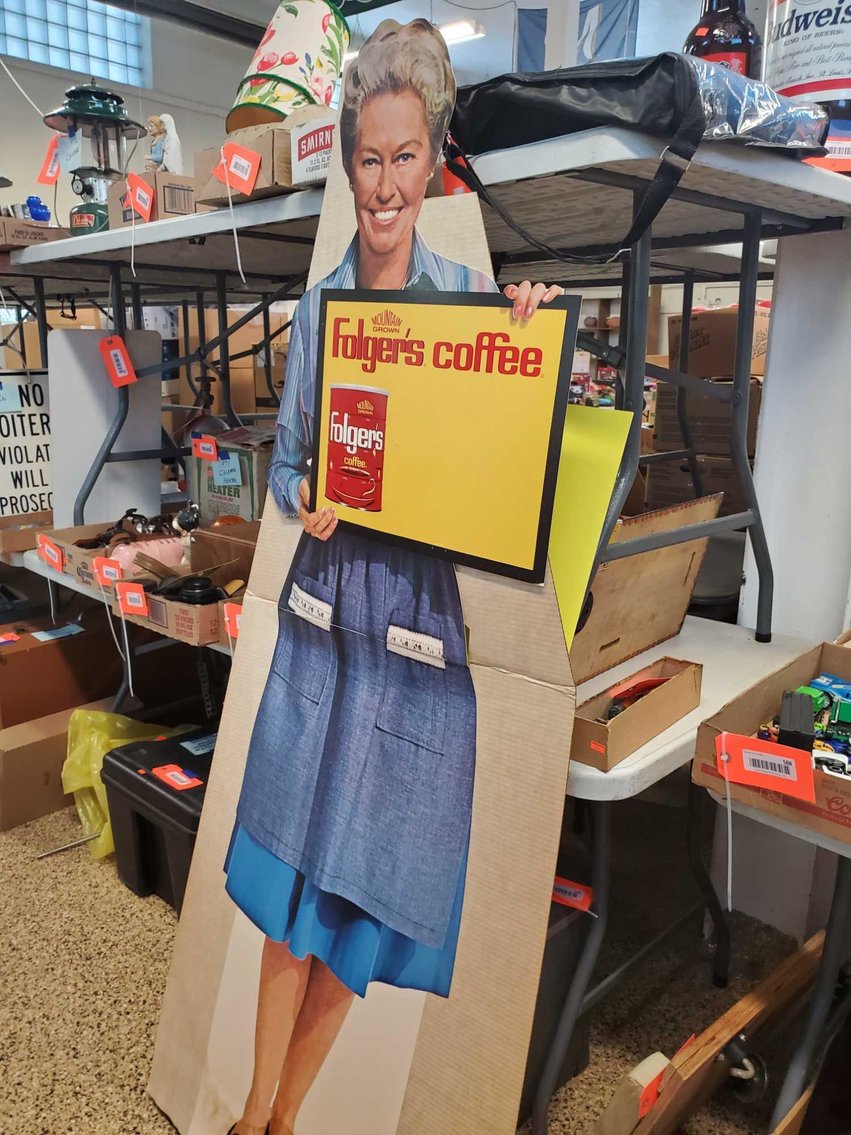 Image for Furniture, Collectibles, Christmas decorations, Household-Main building front