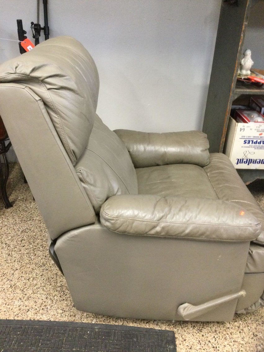 Image for Autographs, Sports related. Furniture, Collectibles-Main building back half