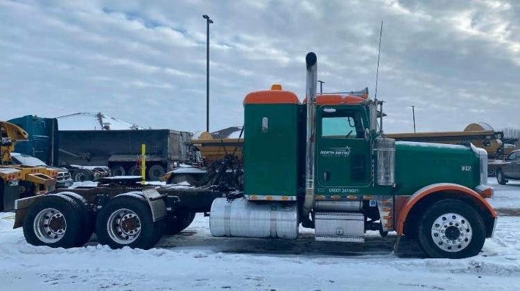 2006 Peterbilt 379 Semi With Cat C15 550 HP