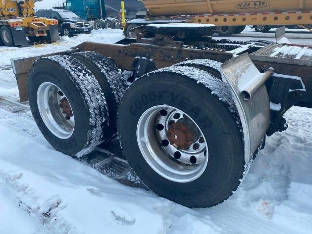 2006 Peterbilt 379 Semi With Cat C15 550 HP