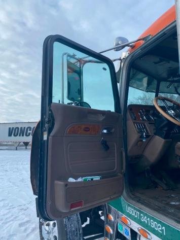 2006 Peterbilt 379 Semi With Cat C15 550 HP