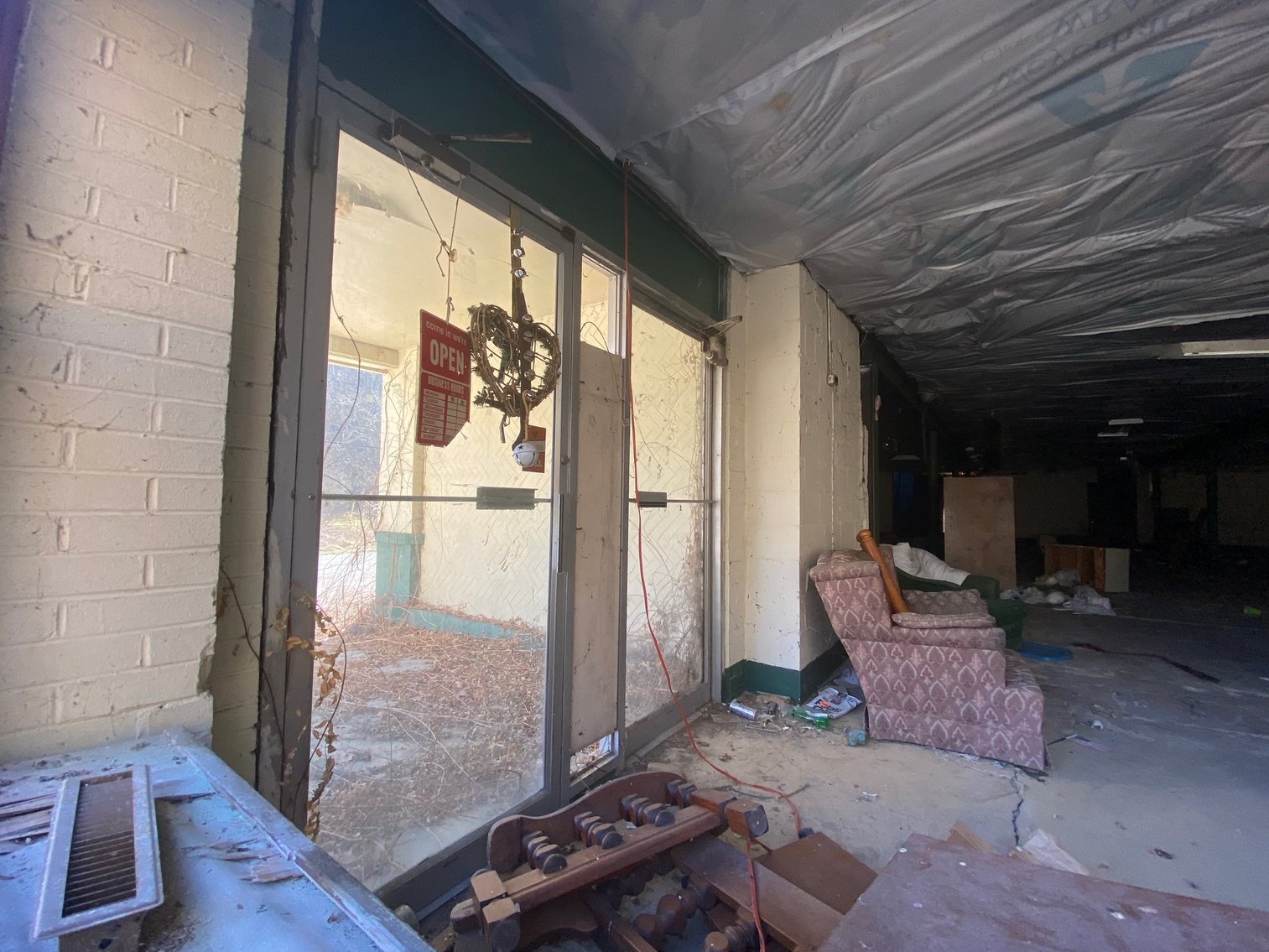 Image for SOLD $100,100 - Former Grocery Store & Warehouse with Office Space