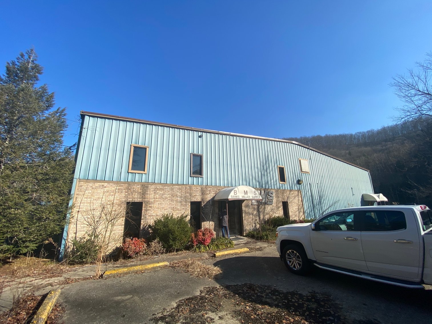 Image for SOLD $100,100 - Former Grocery Store & Warehouse with Office Space