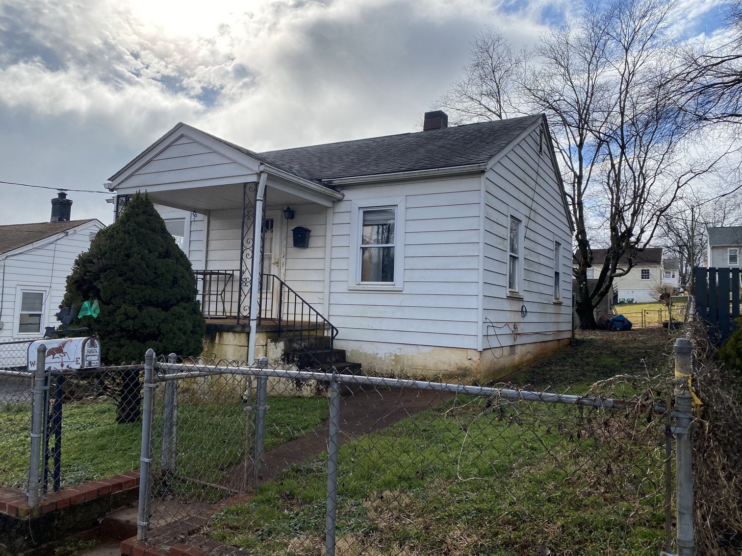 Image for 2 BR/1 BA Investment Property Minutes From UVA, Hospitals & I-64--SELLS to the HIGHEST BIDDER!!