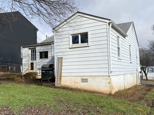 Image for 2 BR/1 BA Investment Property Minutes From UVA, Hospitals & I-64--SELLS to the HIGHEST BIDDER!!