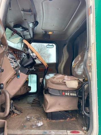 2006 Peterbilt 379 Semi With Cat C15 550 HP