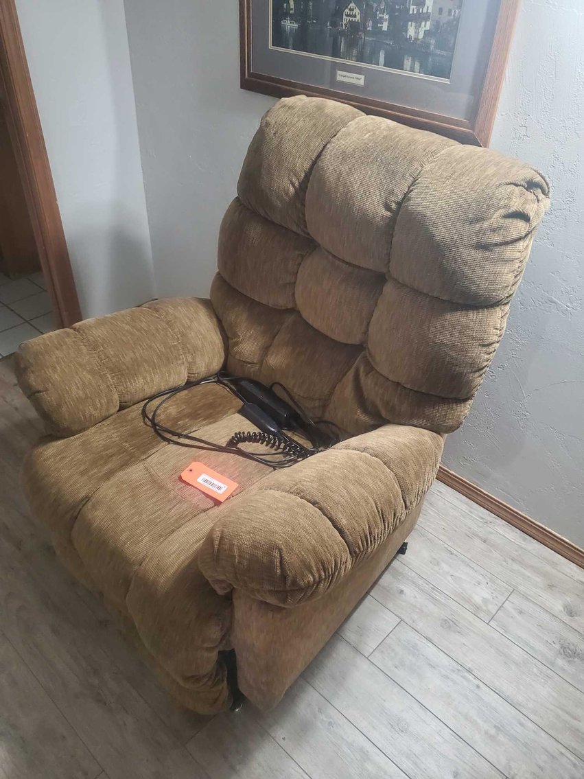 Image for Restaurant related, Furniture & more-DePere 1 of 2 auctions