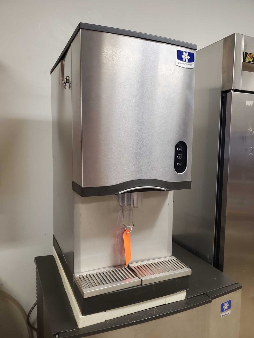 Image for Restaurant Equipment, Medical related, Wheel chairs, Scooters, Furniture & more DePere-2 of 2 auctions