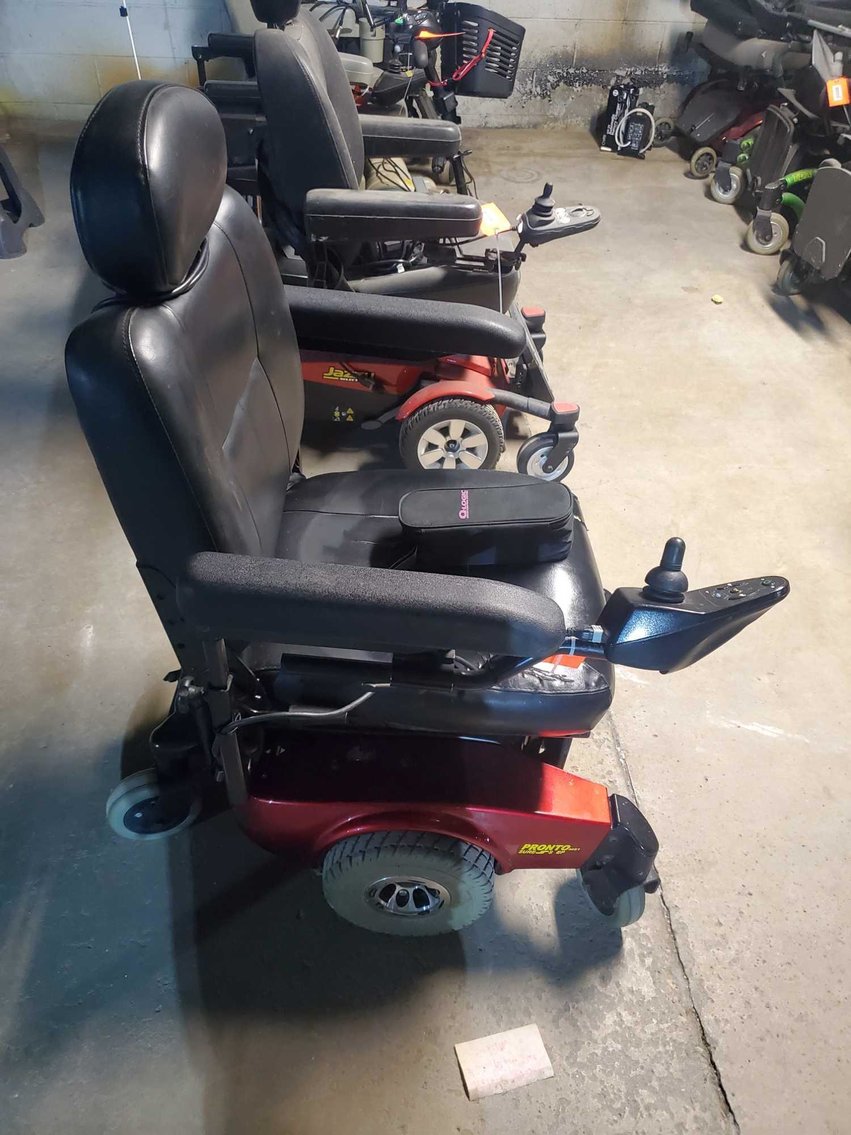 Image for Restaurant Equipment, Medical related, Wheel chairs, Scooters, Furniture & more DePere-2 of 2 auctions