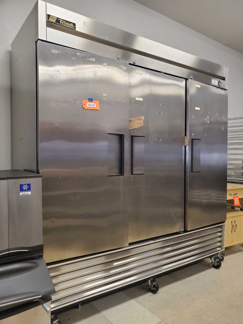 Image for Restaurant Equipment, Medical related, Wheel chairs, Scooters, Furniture & more DePere-2 of 2 auctions