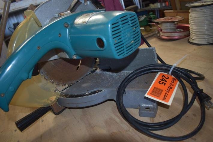 Multi Party Moving Auction