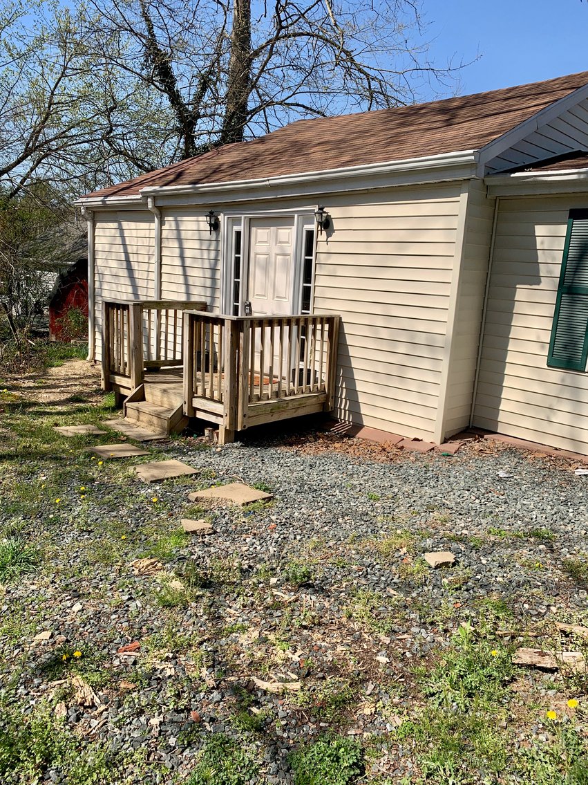 2 BR/1 BA Home Minutes from Downtown Fredericksburg, VAPart of a 3