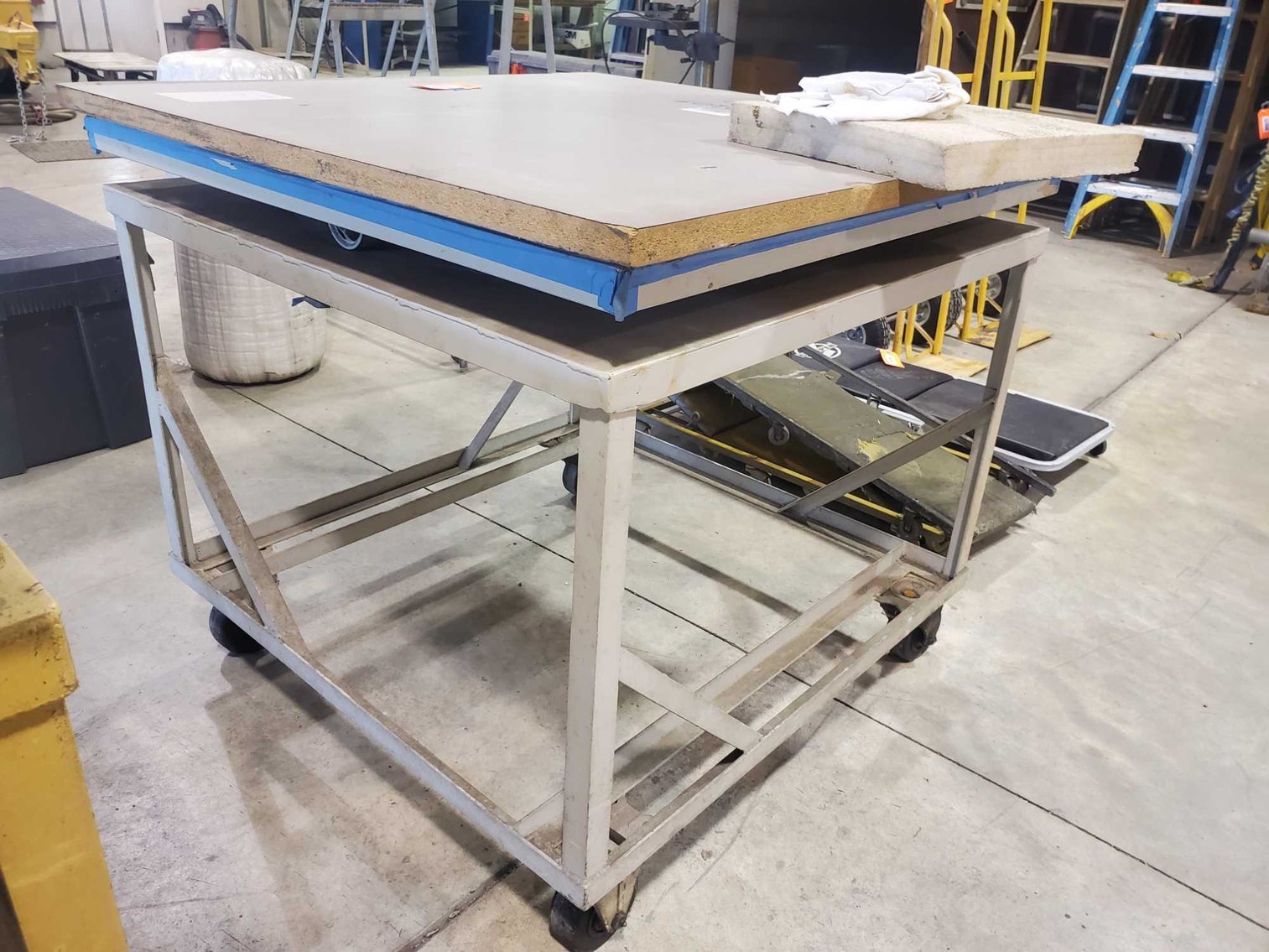 Image for Vehicles, tools, furniture, collectibles-Casco