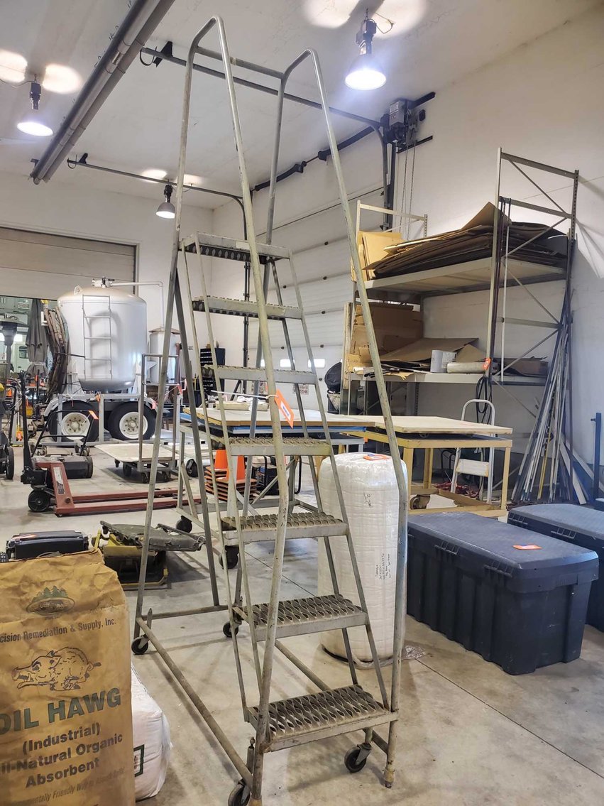 Image for Vehicles, tools, furniture, collectibles-Casco