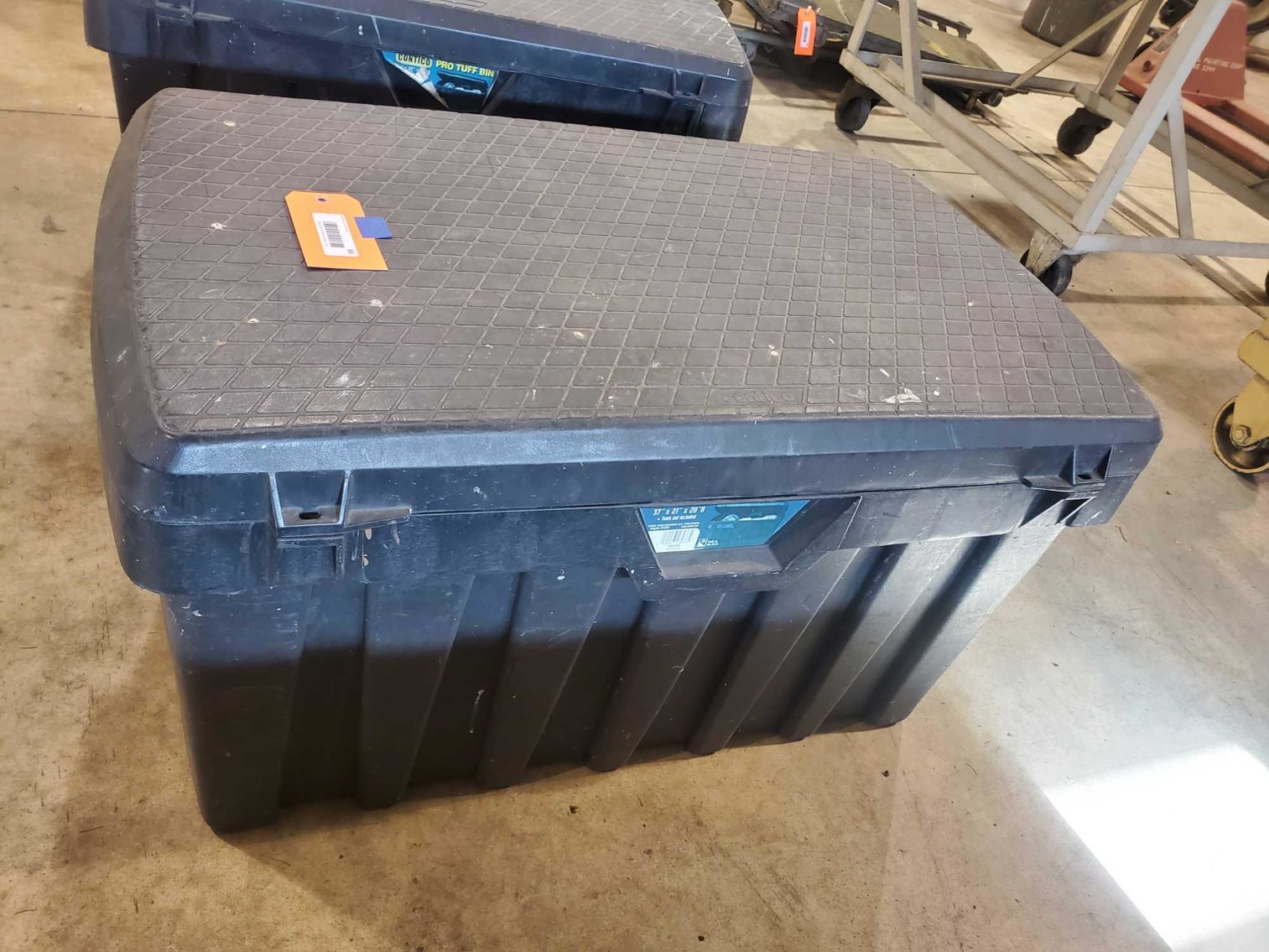 Image for Vehicles, tools, furniture, collectibles-Casco