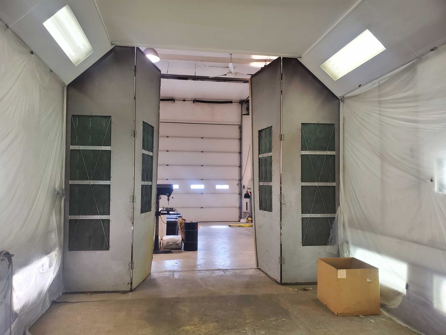 Image for Vehicles, tools, furniture, collectibles-Casco