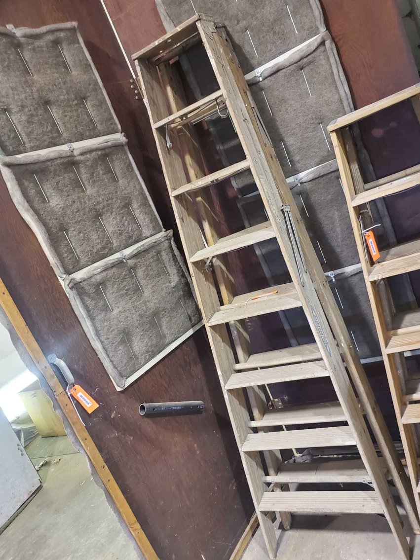 Image for Vehicles, tools, furniture, collectibles-Casco