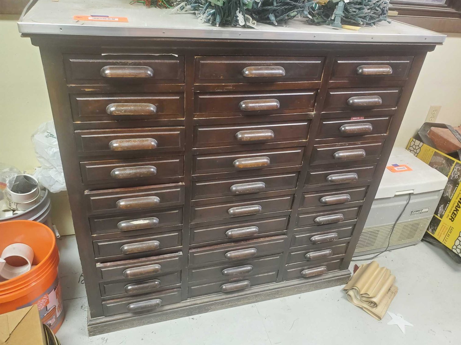 Image for Vehicles, tools, furniture, collectibles-Casco