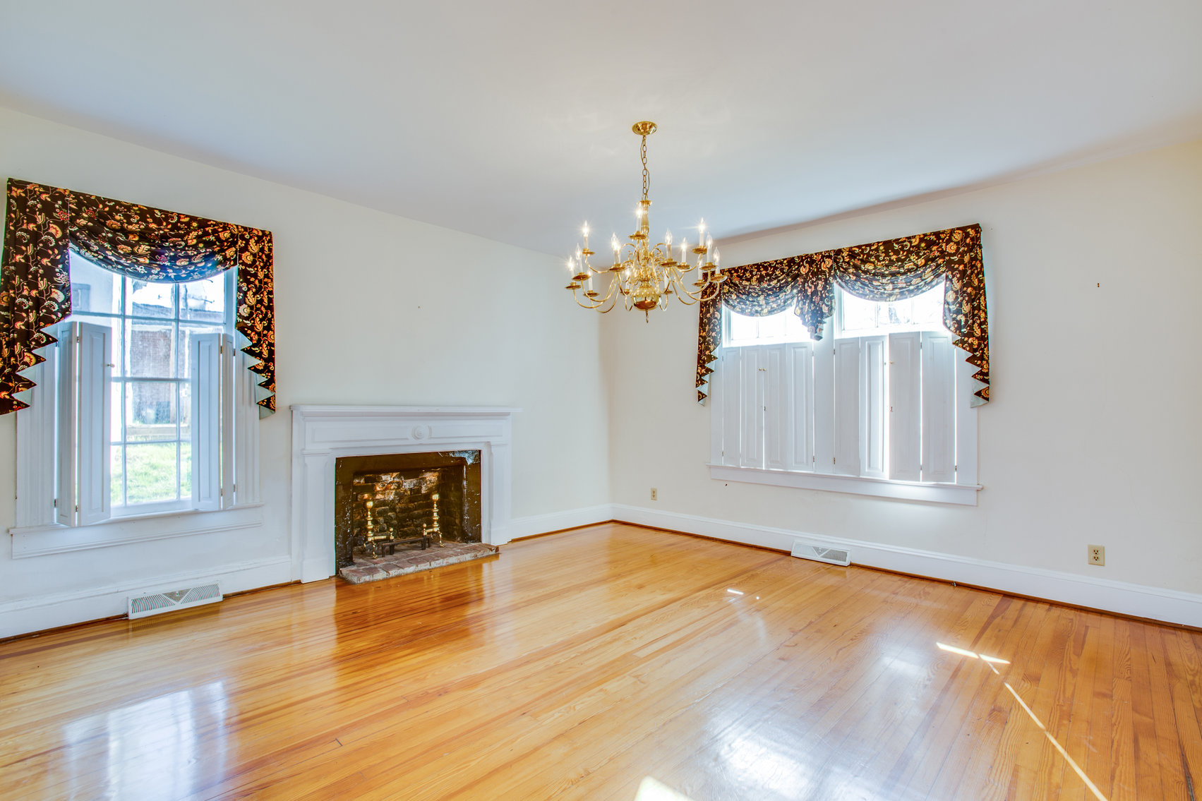 Image for 8 Room/2 BA Home/Office Building (Circa 1859) on .277 +/- Acres in Downtown Louisa, VA