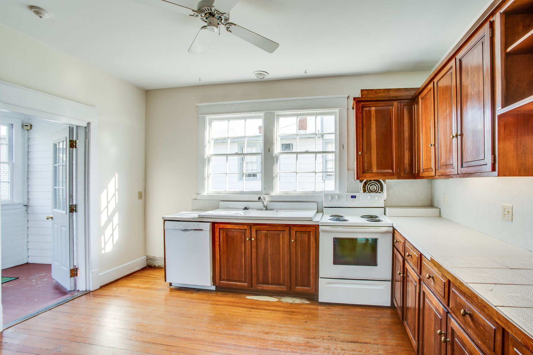 Image for 8 Room/2 BA Home/Office Building (Circa 1859) on .277 +/- Acres in Downtown Louisa, VA