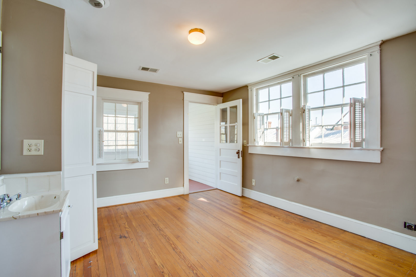 Image for 8 Room/2 BA Home/Office Building (Circa 1859) on .277 +/- Acres in Downtown Louisa, VA