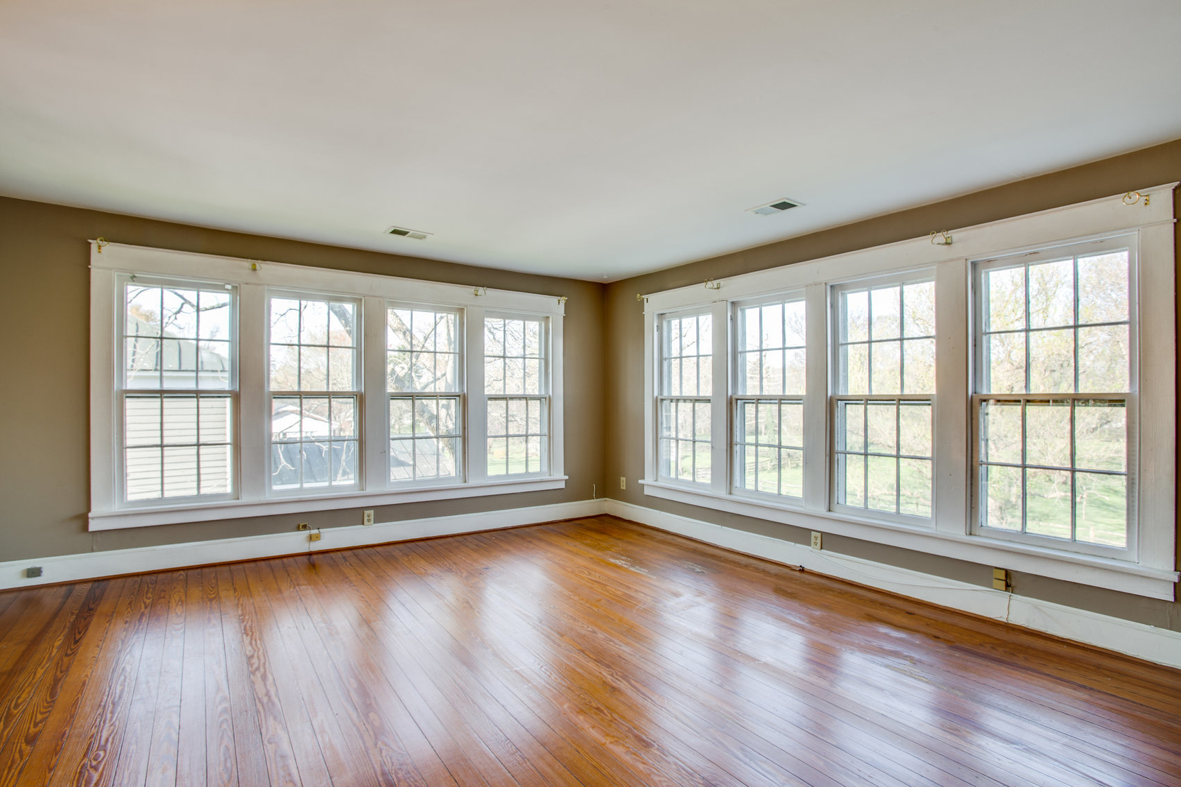 Image for 8 Room/2 BA Home/Office Building (Circa 1859) on .277 +/- Acres in Downtown Louisa, VA