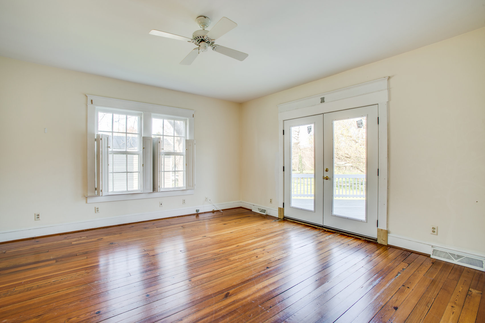 Image for 8 Room/2 BA Home/Office Building (Circa 1859) on .277 +/- Acres in Downtown Louisa, VA