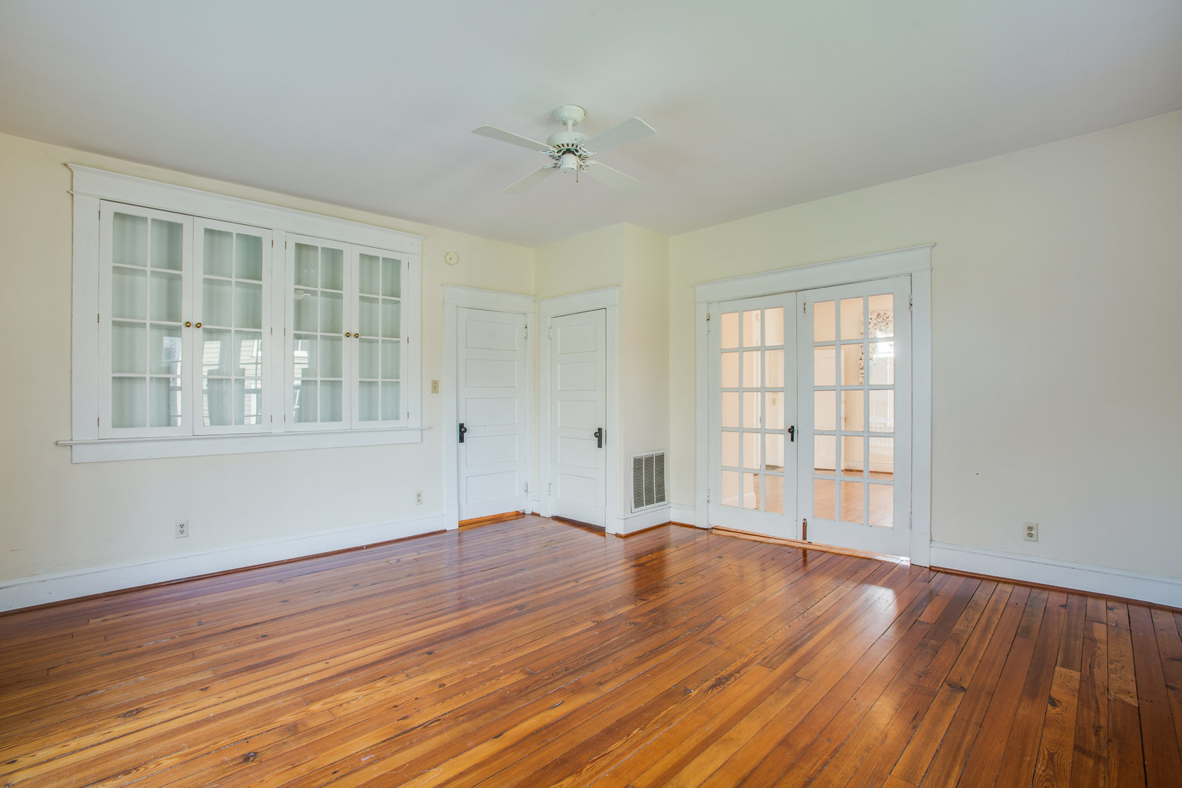 Image for 8 Room/2 BA Home/Office Building (Circa 1859) on .277 +/- Acres in Downtown Louisa, VA