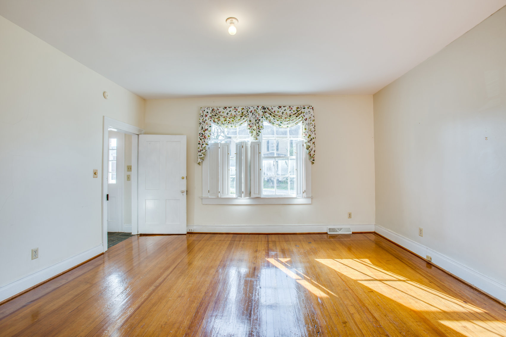 Image for 8 Room/2 BA Home/Office Building (Circa 1859) on .277 +/- Acres in Downtown Louisa, VA